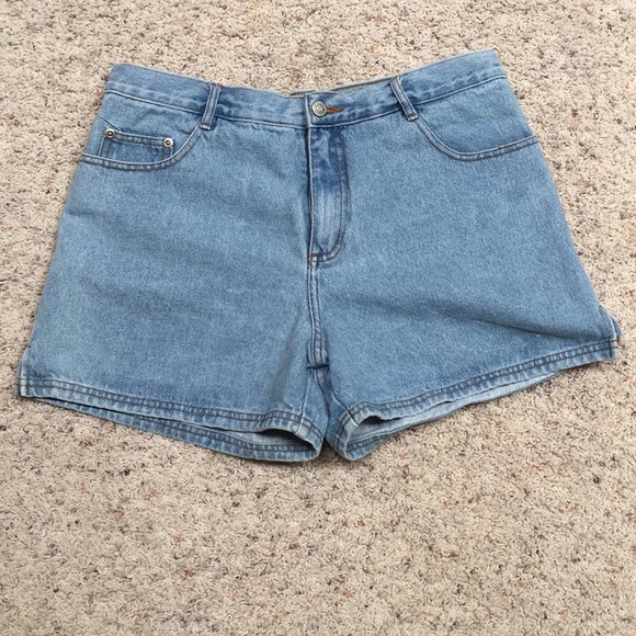 Pants - Women’s vintage 90’s high waist shorts.